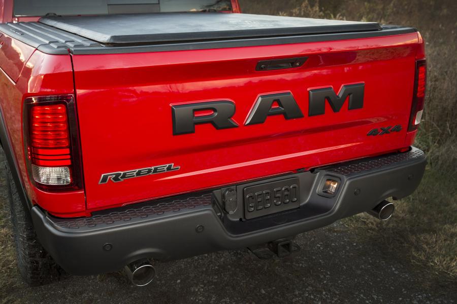 Dodge Ram 1500 Rebel 2015 года  (фото 28 из 54)